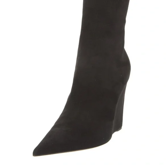 amina Muaddi - Picture 2 of 12